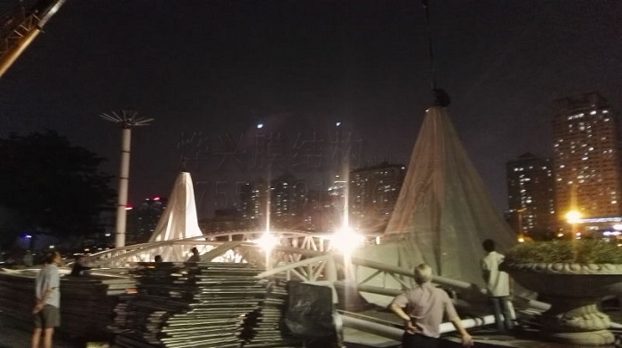 中華龍舟賽膜結(jié)構(gòu)觀(guān)禮臺(tái)安裝-燁興膜結(jié)構(gòu) 中華龍舟賽膜結(jié)構(gòu)觀(guān)禮臺(tái)安裝.jpg